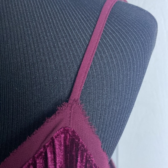 Dalia Women’s Velvet Tank Top Lined Adjustable Straps Wine Color sz L NWT - Picture 3 of 8